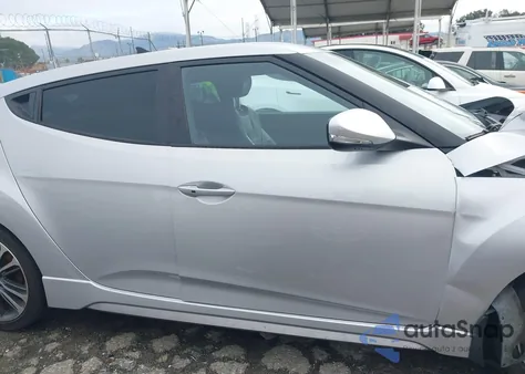 2016 Hyundai Veloster Turbo z USA, uszkodzony, nr VIN KMHTC6AE5GU284810